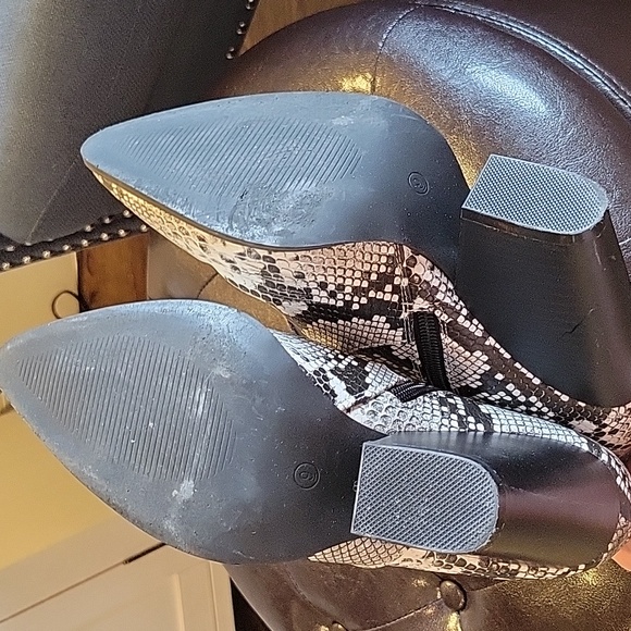 LAST CHANCE! Snakeskin Print Ankle Boots - Picture 14 of 14